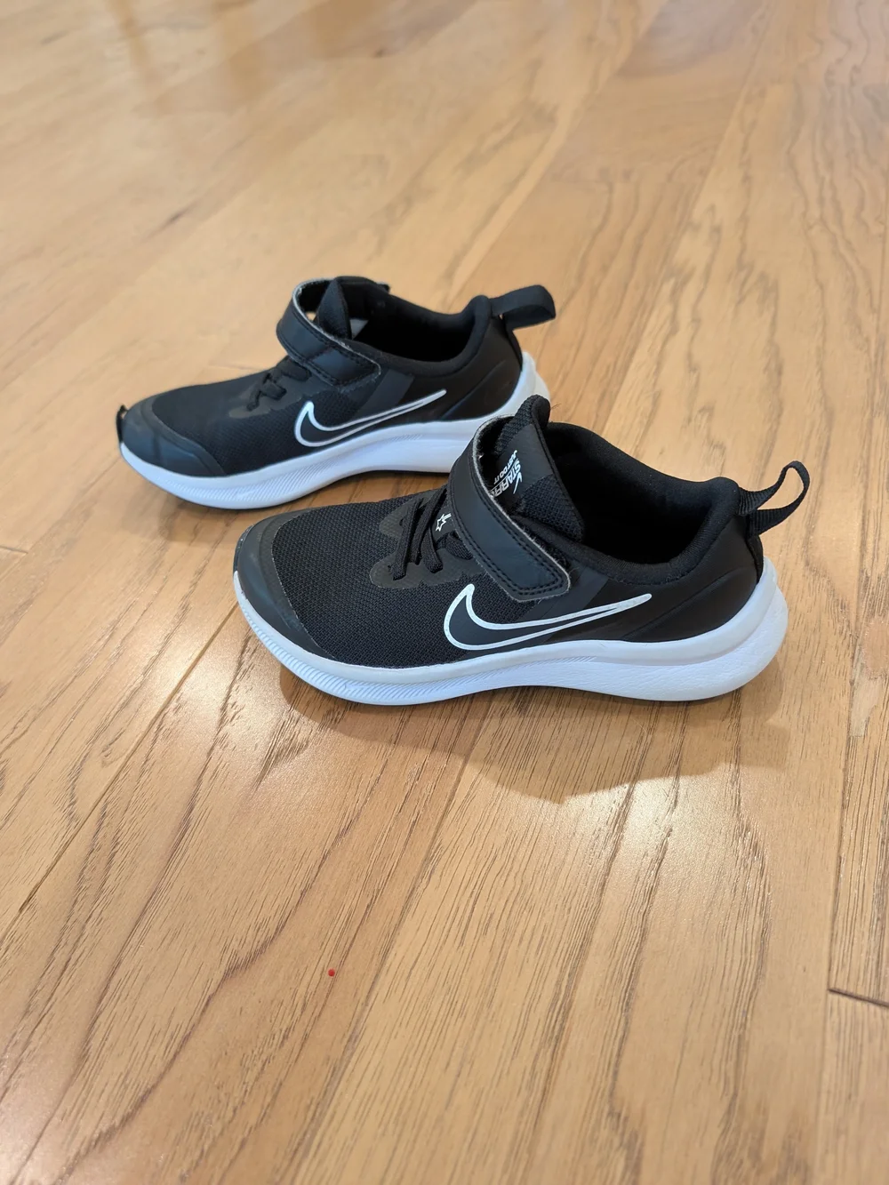 Nike Star Runner 2 Kids Black and White Hook-and-Loop Athletic Sneakers